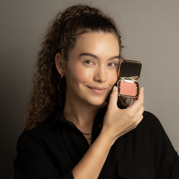 Atenea rubor compacto 1st scene