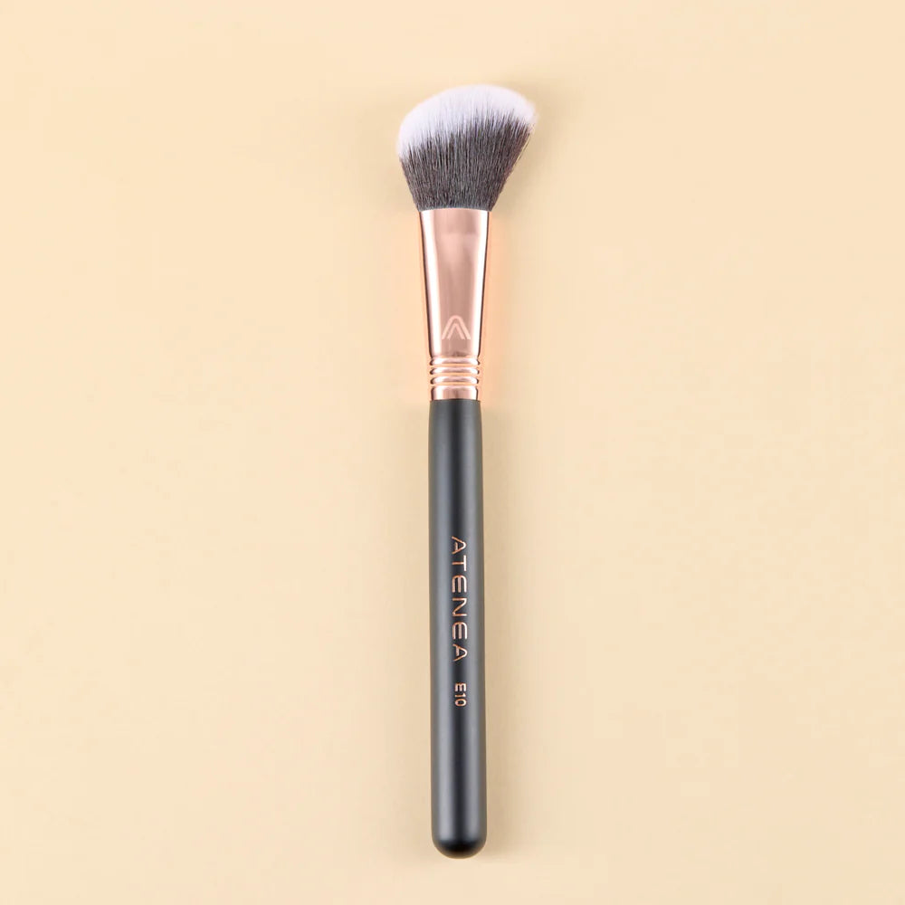 Atenea brocha para rubor y contorno black gold 10